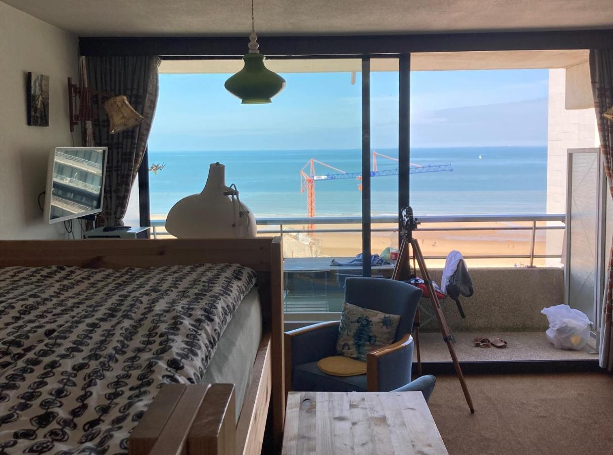 Tiny Apt W/ Balcony And Seaview, Even Out Of Your Bed ! Ostend Exterior photo